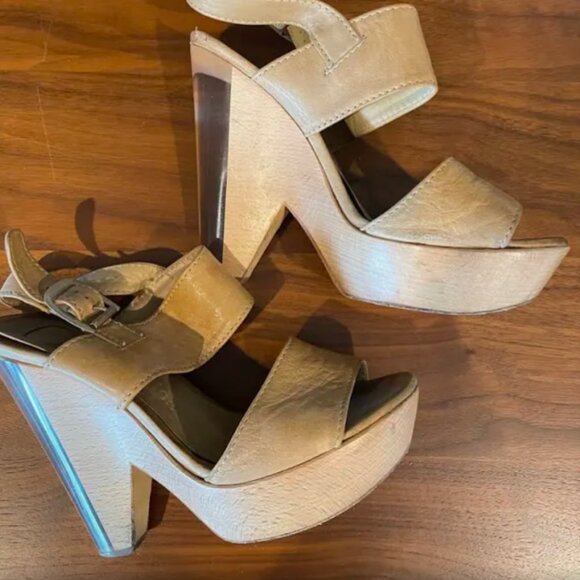 Chloe Size 9 Wood and Lucite Sandals - Picture 3 of 3